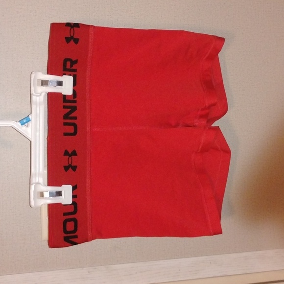 *SOLD*🌸Under Armour Red Reversible Athletic Shorts Small - Picture 1 of 8
